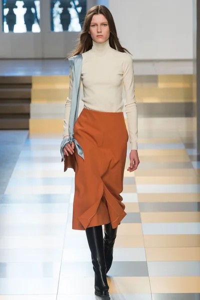Look 32